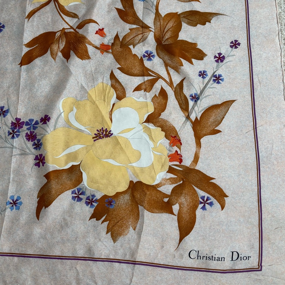 VNTG 60s/70s Christian Dior Silk Floral Scarf w Ecru Backround made in Italy - Picture 3 of 14
